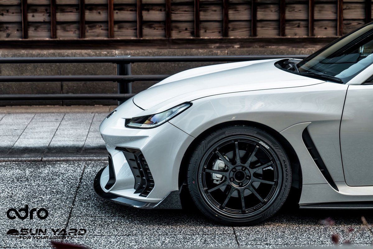 sun3yard's tweet image. ADROの独創的なカーボンラインに、信頼のRAYS gramLIGHTS 57NR。
最新鋭の空力デバイスと、普遍的な機能美を誇る10本スポークの融合。サンヤードが提案する、一切の妥協を排したGR86。
ADRO正規代理店として、本物のスタイルをお届けします。
#ADRO #RAYS #GR86 #Sunyard