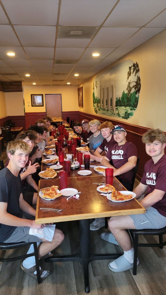 PSHSWildcatsBas's tweet photo. The JV team had a great time at Joe’s Pizza and Pasta for team dinner night! We want to give a big shoutout to the Puckett and Sweeney families for hosting the event. https://t.co/6cX5vFnxQi