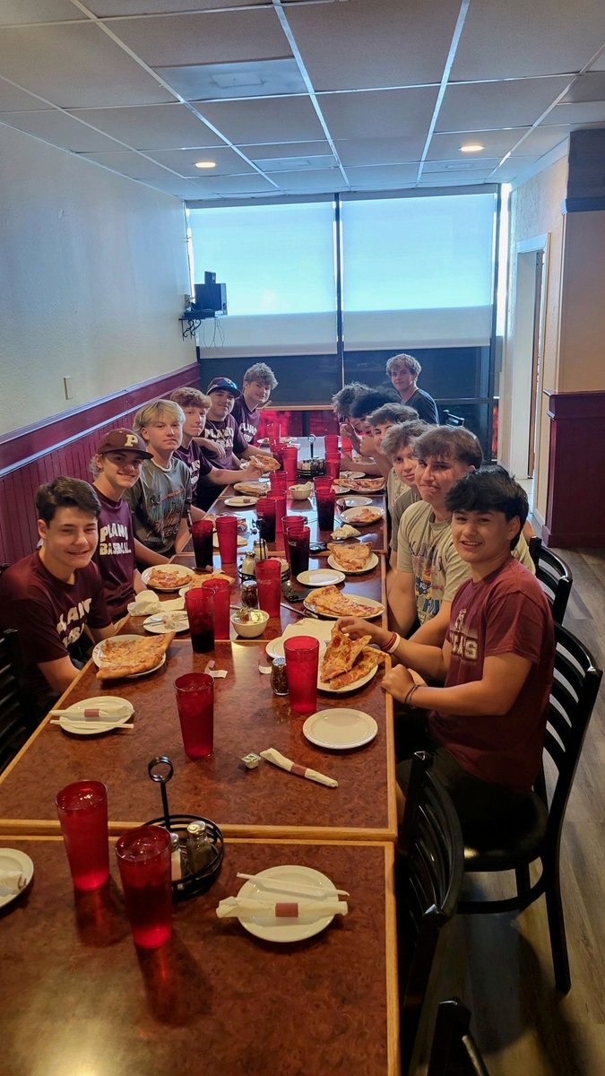 PSHSWildcatsBas's tweet photo. The JV team had a great time at Joe’s Pizza and Pasta for team dinner night! We want to give a big shoutout to the Puckett and Sweeney families for hosting the event. https://t.co/6cX5vFnxQi