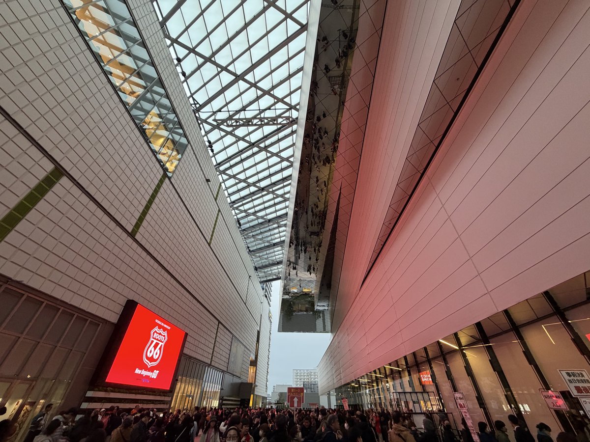 るーざー tweet media