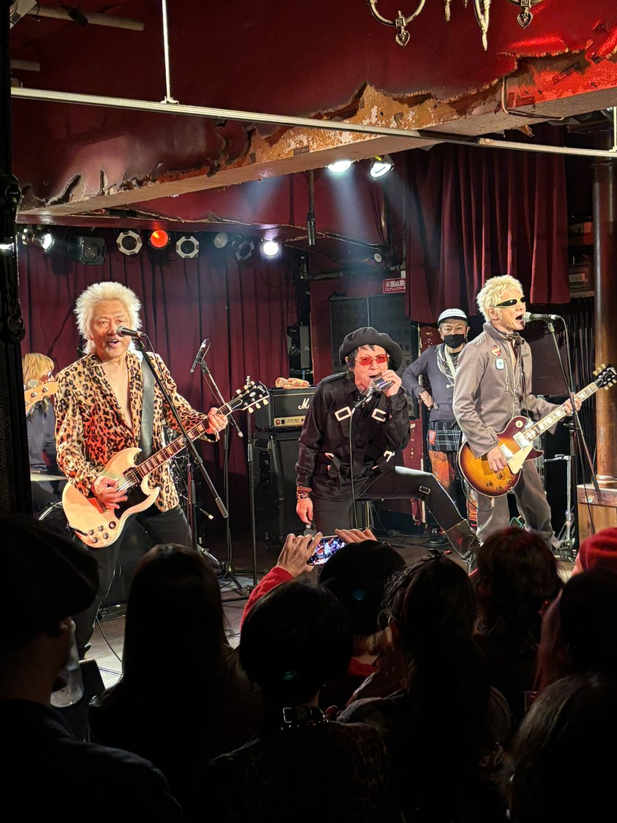 NEVERTRUST tweet media