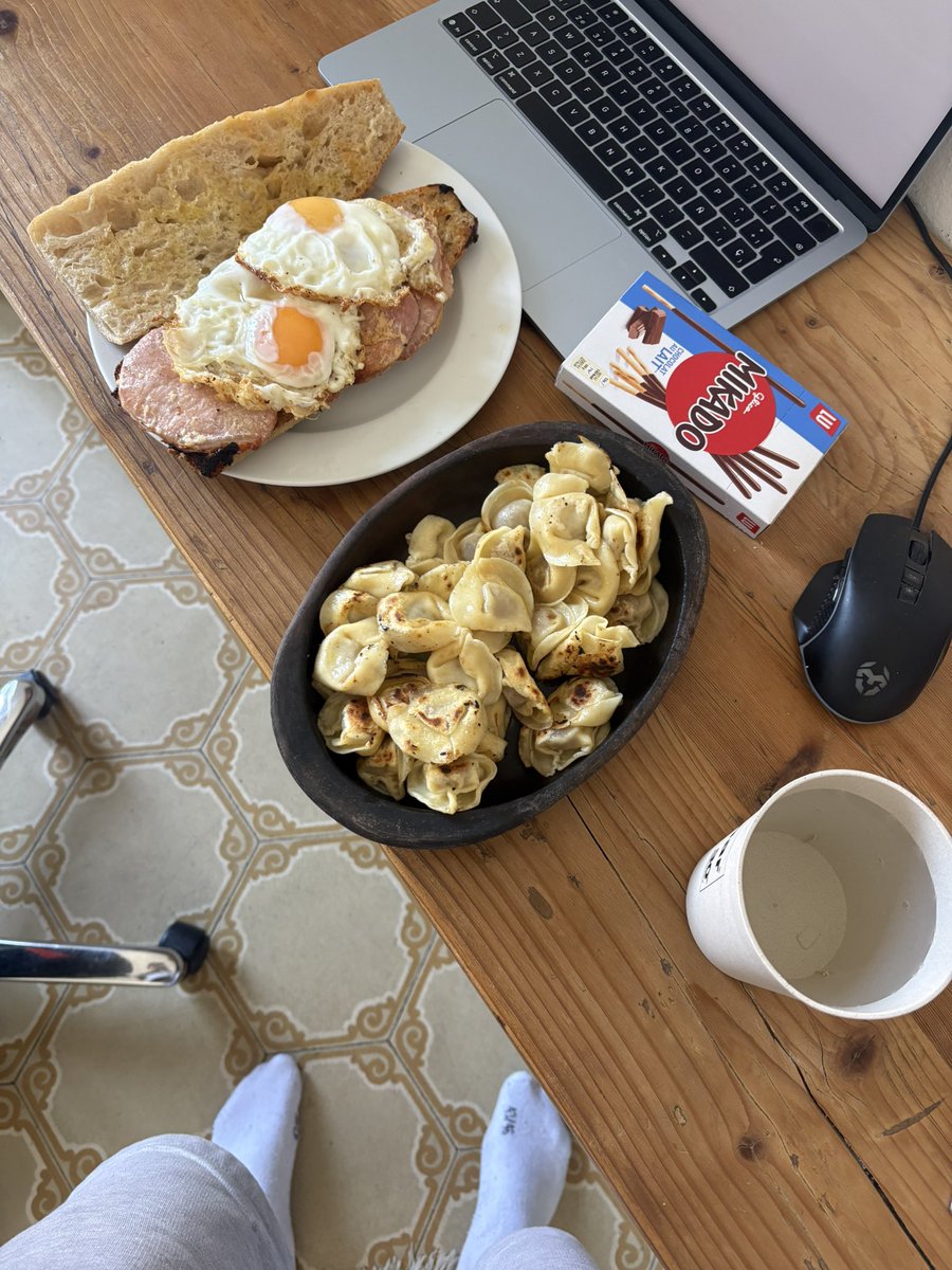 hustleteen tweet media