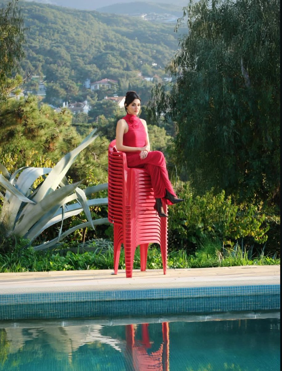 Daily Hande Erçel tweet media