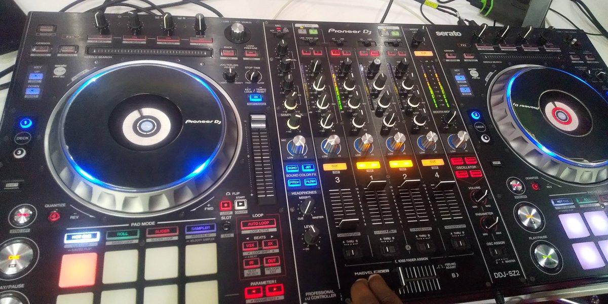 BANYAKIGEZI's tweet photo. Dusk Drive crew in full effect,#EidEdition
Deejay Allan on the mix, Rachel on the mic – energy so high the speakers shaking.
Who's feeling it?
#TheDuskDrive l #BanyakigeziFm1045 https://t.co/XhVMr2k8Xz