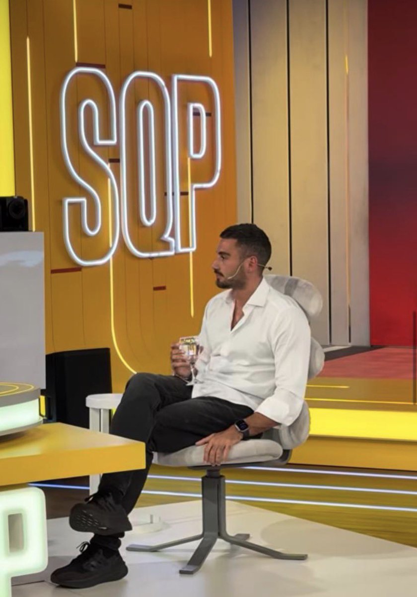 Real Time tweet media