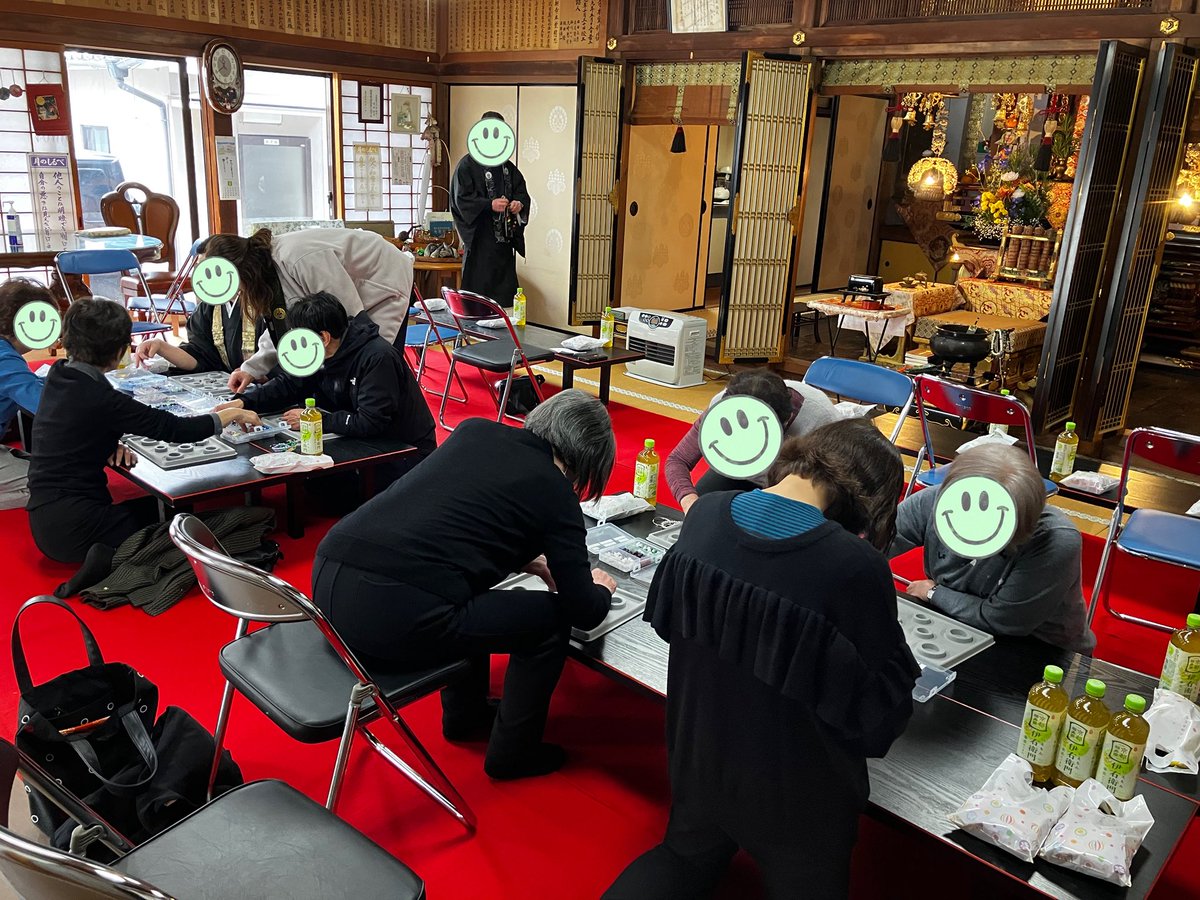 TERA_space76's tweet photo. 昨年、お世話になったお寺さんが春のお彼岸で腕輪念珠作り体験をしてくれました♪

色々な珠を組み合わせてオリジナルの念珠を作っていただきました✨

お寺や施設でお線香作り&amp;腕輪念珠作りをご希望の方は『体験工房寺スペース』にお問い合わせ下さい🙏

#京都
#体験
#お線香
#腕輪念珠
#寺スペース https://t.co/kek06pdczh