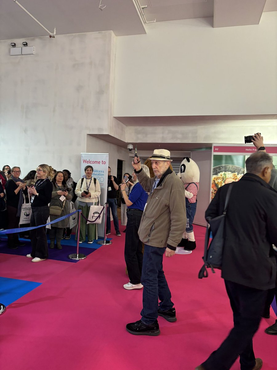 Ellie at Speaking of Books tweet media