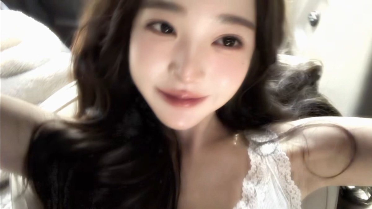seunghaqn's tweet photo. Akhir akhir ini aku lagi seneng banget bacain chat dari cust. Jawabannya positif banget. Rasanya kaya abis ngeliatin wonyoung seharian, adeemm bangeet. Kalau dichat:

"Kak kuri hasil kuisionernya udah valid dan reliabel. Makasih yaa udah bantu isi respondenku." Tuh rasanya 😭❤️❤️ https://t.co/PM8P9rUylp