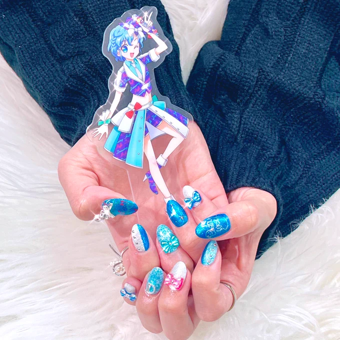 明日からのライブにあわせて ドロシーネイルにしたよーっ!✧*。 ロックスタイルレディコーデイメージ めちゃくちゃ可愛いネイルでテンションMAX⋆꙳
