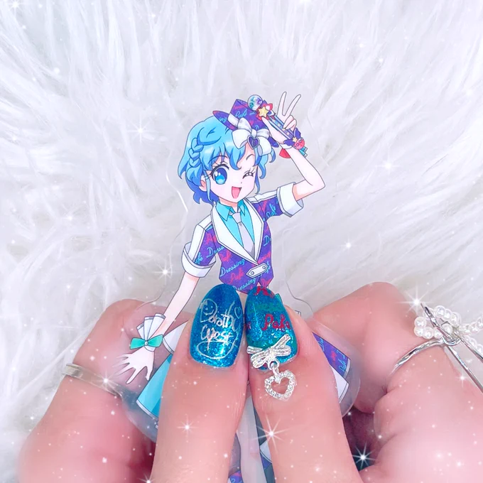 明日からのライブにあわせて ドロシーネイルにしたよーっ!✧*。 ロックスタイルレディコーデイメージ めちゃくちゃ可愛いネイルでテンションMAX⋆꙳