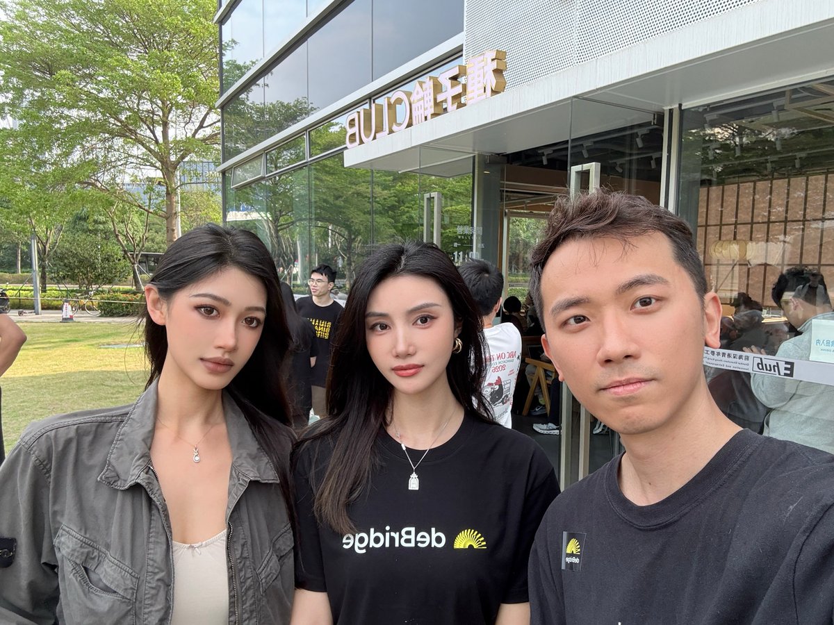 iKrystal tweet media