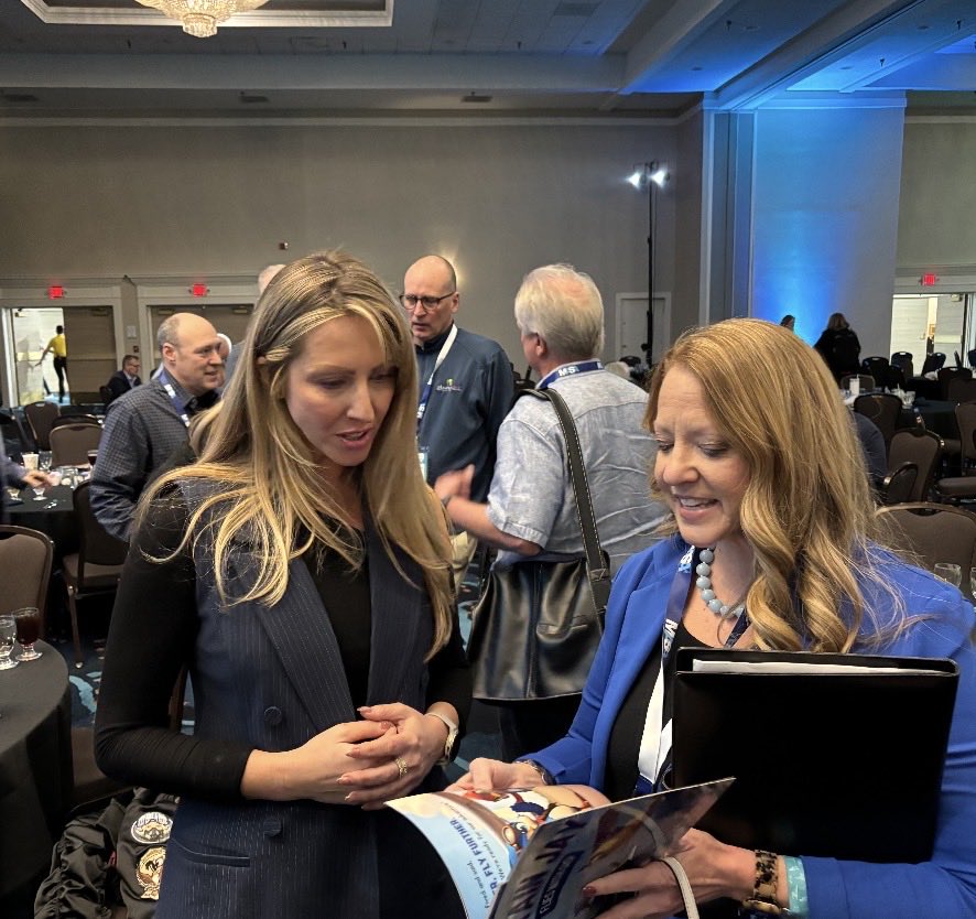 DrJKephart's tweet photo. Inspired by the MASA keynote from Amelia Rose Earhart βοΈ. Her passion for increasing opportunities for girls and women in aviation is powerful.
Loved sharing a little @captainjaybooks connection with her β leadership and dreams taking flight. πβοΈ #captainjaybooks https://t.co/426uBsrk1n