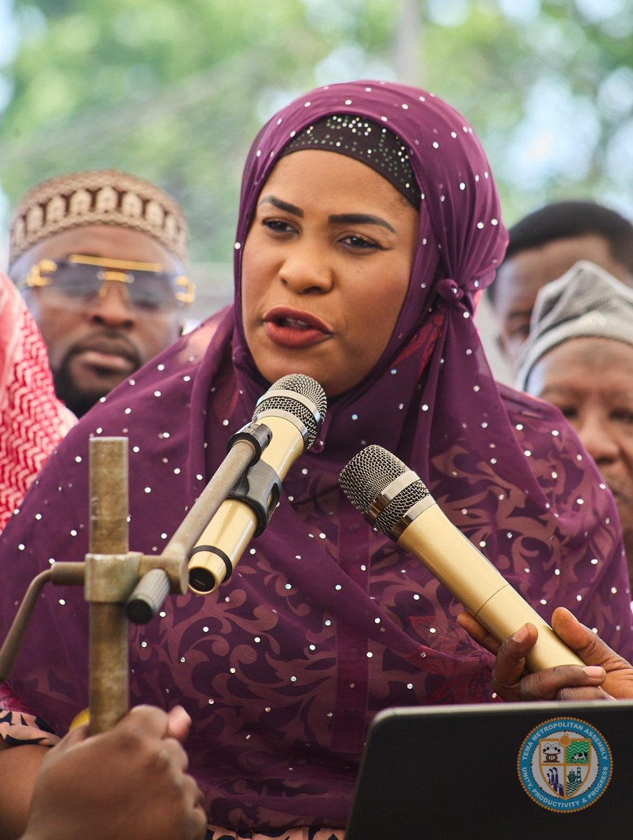 Ebi Bright tweet media