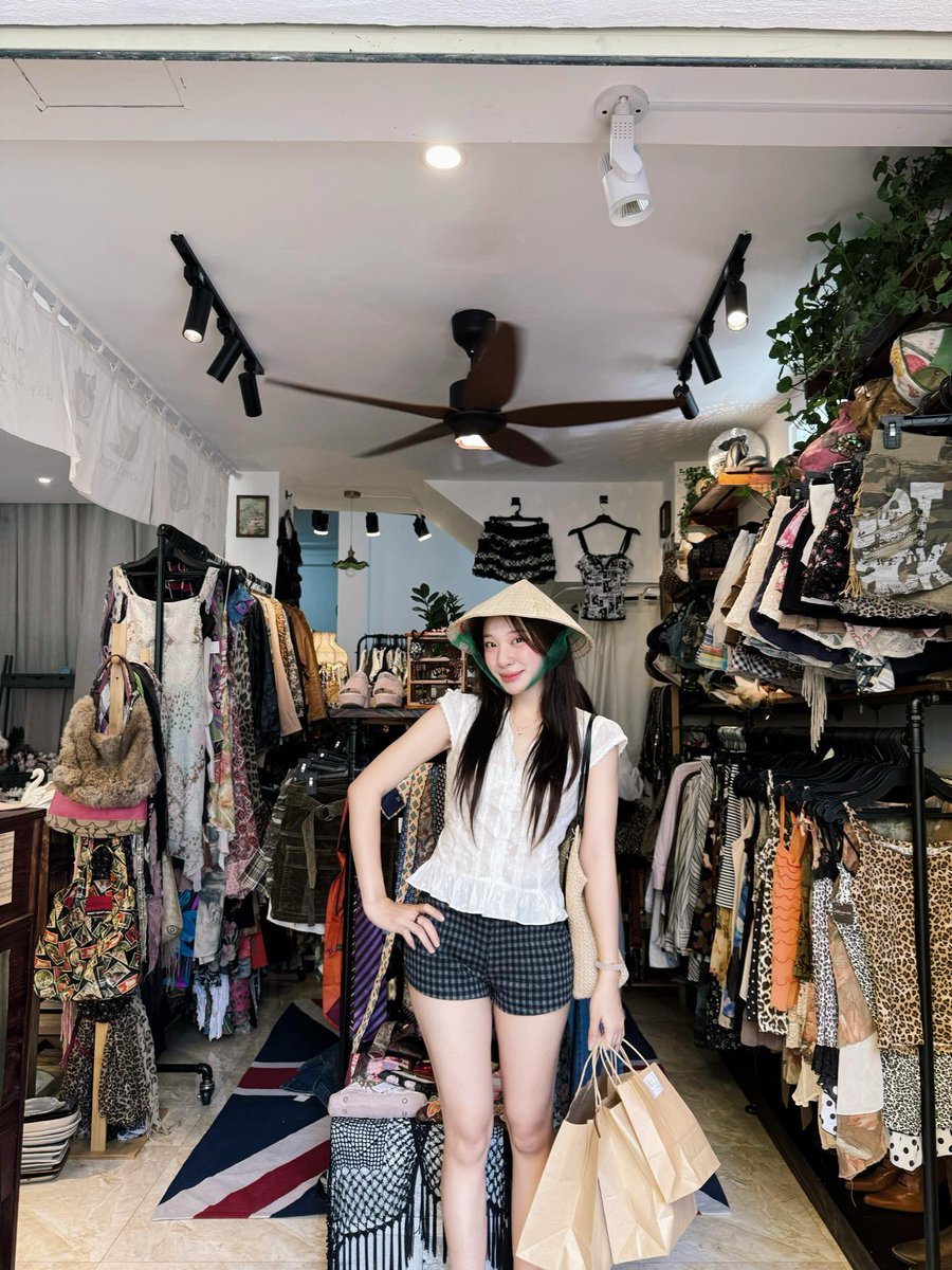 Miserable Mimi tweet media