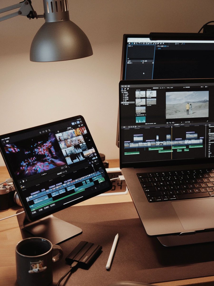 YuriiiMoon tweet media