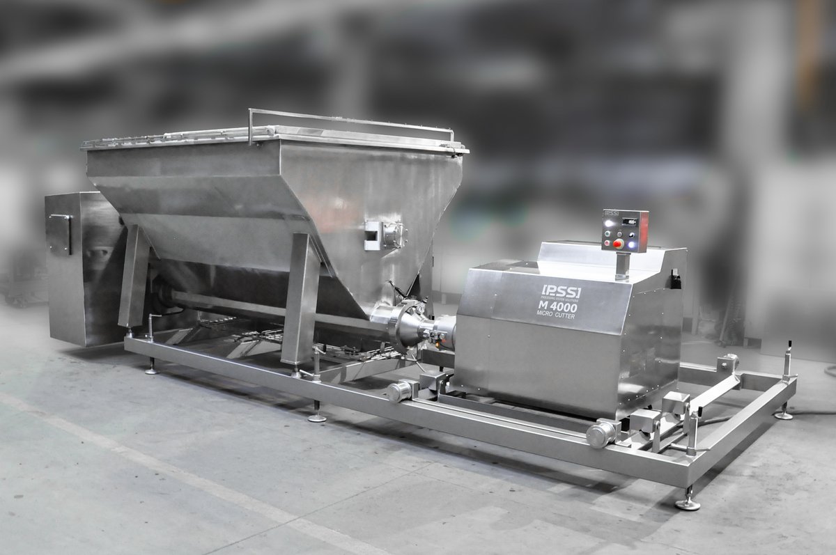 PSvidnik's tweet photo. In high-volume food processing, consistency is king. The PSS Horizontal Silo is the backbone of the operation, providing reliable temporary storage and a steady, controlled feed into the PSS Microcutter.

#FoodEngineering #ProcessAutomation #MeatProcessing #ProductionEfficiency https://t.co/rpWlrB0VXr