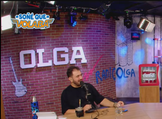 JuguitroT's tweet photo. Desde el lunes que no puedo dejar de ver esto en el fondo... #radiolga  @olgaenvivo @miguegranados https://t.co/Eu67GJvKhn