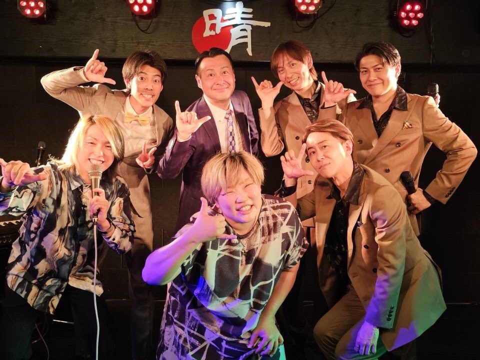 豪華絢爛 Vol.1

笑いと音楽が交錯した
一夜限りのステージ!!
最高の時間を共に創れたことに
心から感謝いたします✨

ここでしか味わえない
“豪華絢爛”なひととき🎶🎭
楽しんでいただけていたら嬉しいです🤲

明日からは!! 
名古屋ツアー♨️🎤