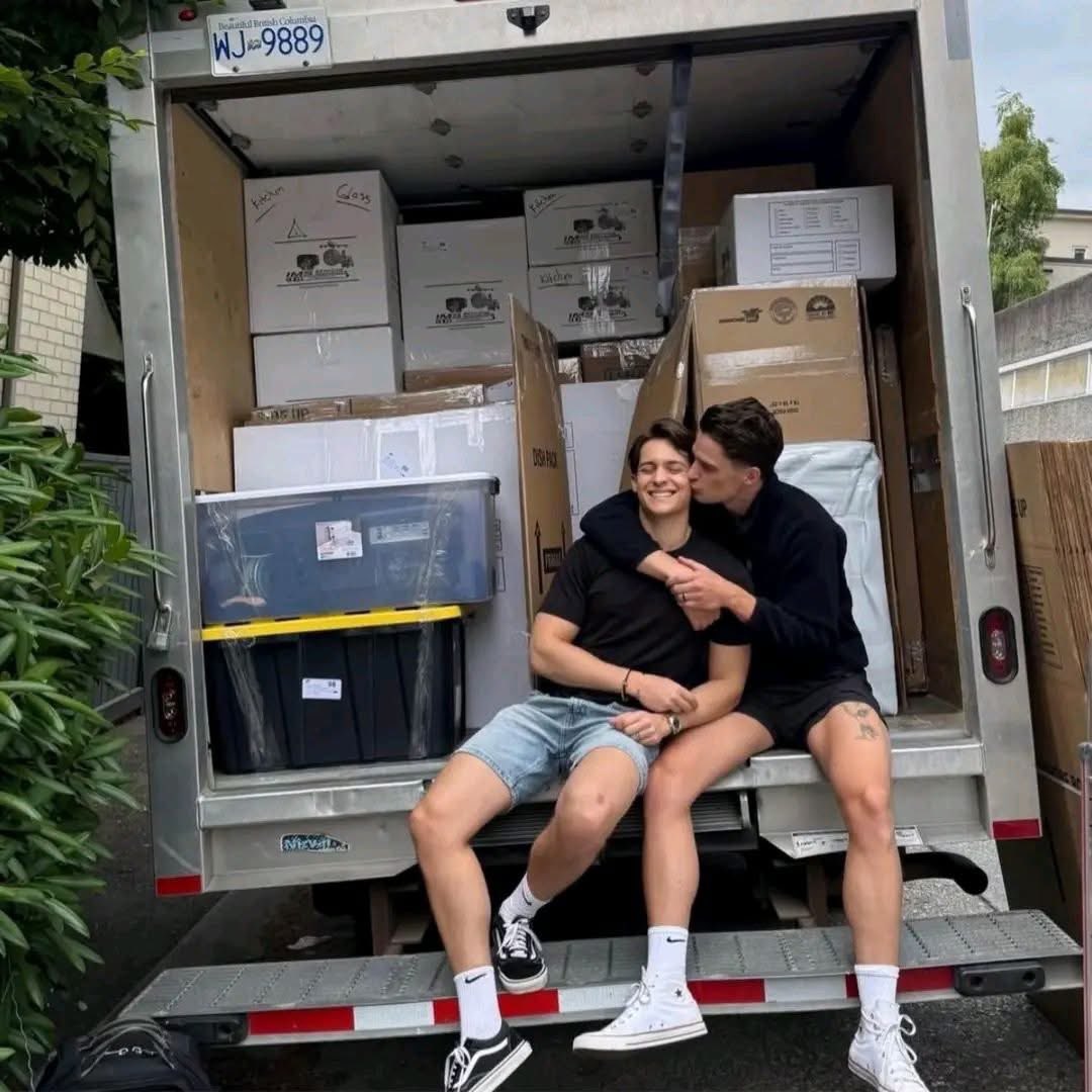 boys love 💕 tweet media