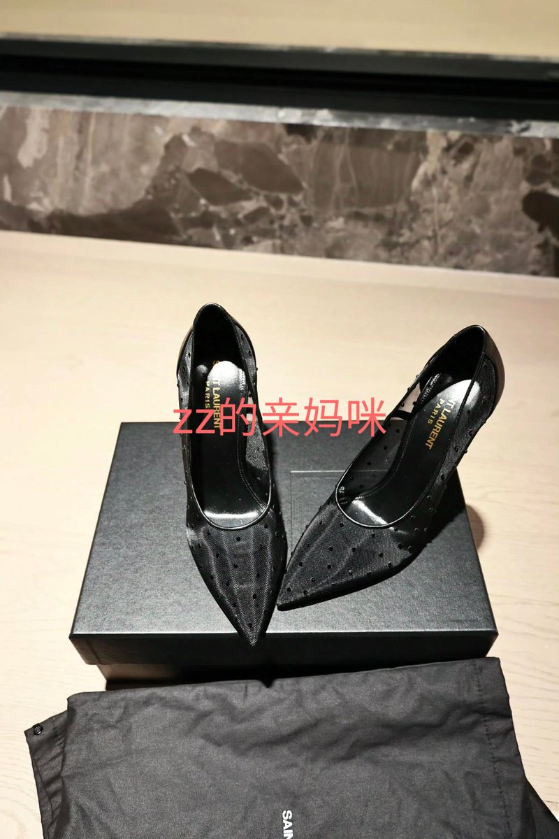 准备这些等宝贝儿子，不知道他会不会喜欢，又隔了好几天没见，想把精液完全榨干🥵
#ysl #华伦天奴 #约炮 #反差 #妓女 #SM #婊子 #单亲妈妈 #玉足 #美脚 #丝袜 #透明高跟鞋 #恋母 #鞋交 #打胶 #足交 #美脚 #高跟凉拖 #恨天高 #stocking #爆射骚妈 #性感黑丝 #platformheels #肉棒 #自慰 #美甲 #情趣内衣