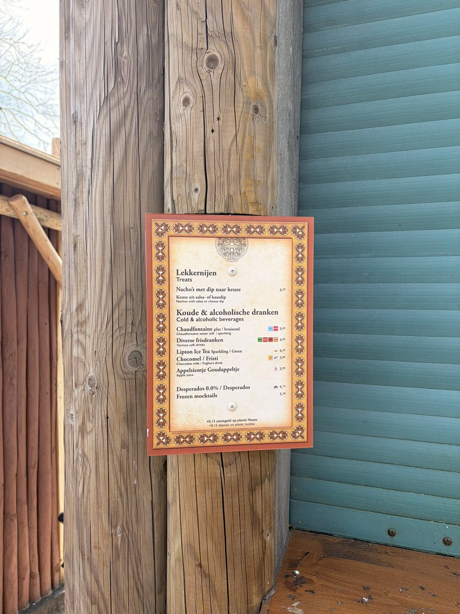 Bordje bij de pirana bar is aangepast, toch geen milkshakes hier💔
#Efteling #Pirana