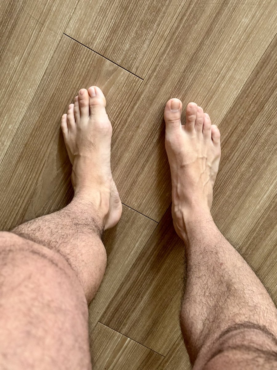 wiscbrofeet's tweet photo. My feet veiny https://t.co/7DgXDszFut