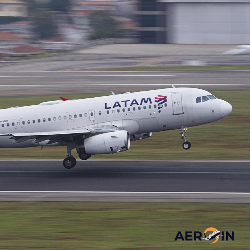 🚨 URGENTE: O voo LATAM 3796, de Brasília até o Rio, que levava o ministro à bordo o ministro André Mendonça, foi cancelado por uma falha técnica na aeronave.