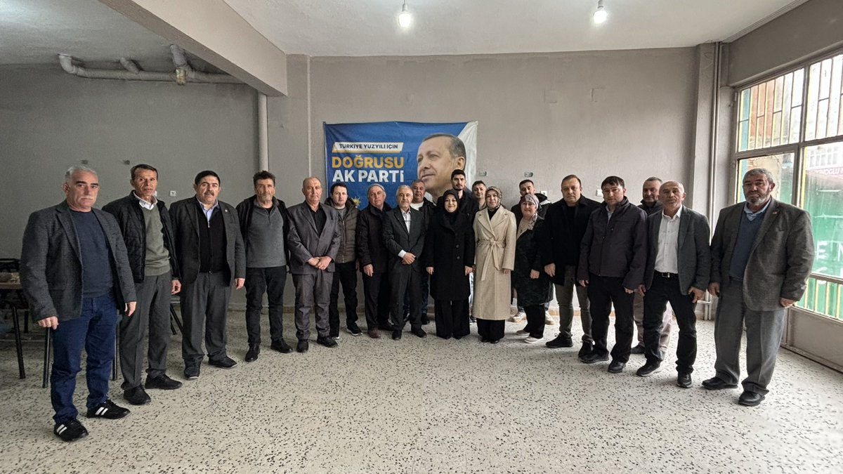 ceydaerenler's tweet photo. 📍 Altıntaş

Altıntaş İlçe Bayramlaşma Programı’nda; İlçe Ba��kanımız Ömer Özbay ile birlikte teşkilat mensuplarımızla bir araya gelerek bayramın sevincini paylaştık.

Niyetimiz bir, inancımız bir, yolumuz bir. 🇹🇷

#Bayram #Kütahya #Altıntaş #AKParti #Teşkilat #BirlikBeraberlik https://t.co/x4MUPKHJdL