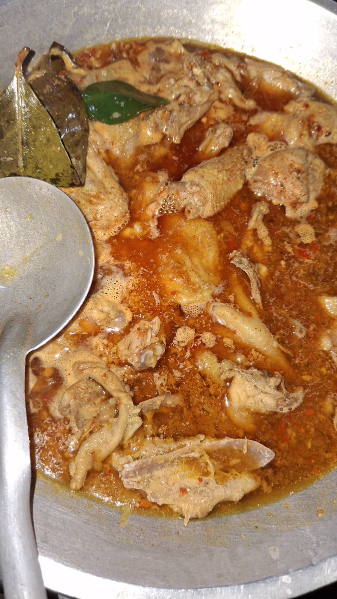 rora ᥫ᭡ tweet media