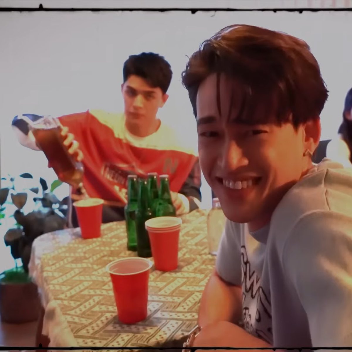 อาโนลด์มอมเหล้าป่ะนะ 5555555

#OnlyFriendsDreamOnEP4