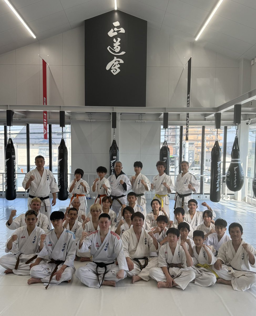 ishiikazuyoshi's tweet image. 四国・土佐 高知市にて稽古指導。
この一人一人への積み重ねが、
正道の未来をつくる。

Training in Kochi, Tosa (Shikoku).
Each step, each person, builds the future Seido Karate .

#正道会館 #Seidokaikan #Karate #K1 #武道 #高知 #土佐 #DojoLife #MartialArts