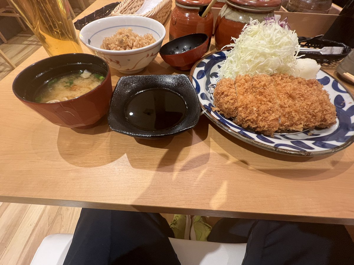 irie2220's tweet photo. 鴻巣に出来た厚切りとんかつよし平に
行ってきました https://t.co/xthODq4CS7