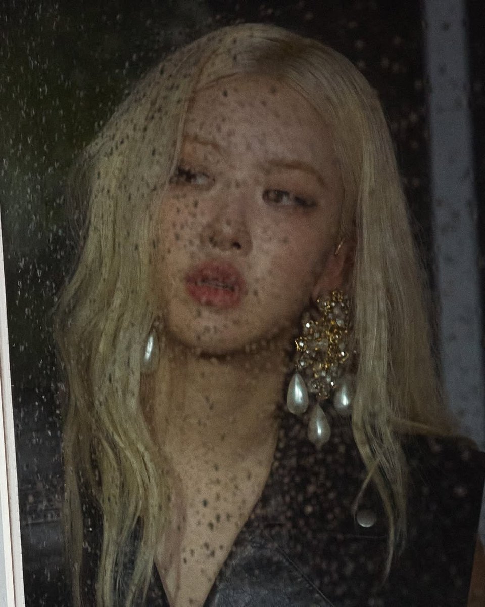 ROSÉ BASE tweet media