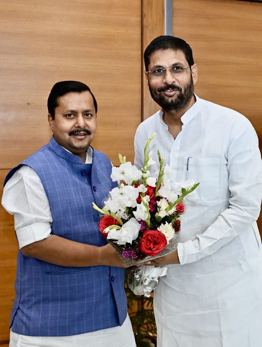 rajeshchbjp's tweet photo. आज नई दिल्ली में भारतीय जनता पार्टी के माननीय राष्ट्रीय अध्यक्ष श्री नितिन नबीन जी से शिष्टाचार मुलाक़ात हुई। इस अवसर पर संगठनात्मक विषयों पर चर्चा कर मार्गदर्शन प्राप्त किया। 
@NitinNabin https://t.co/UPq85TeJkV