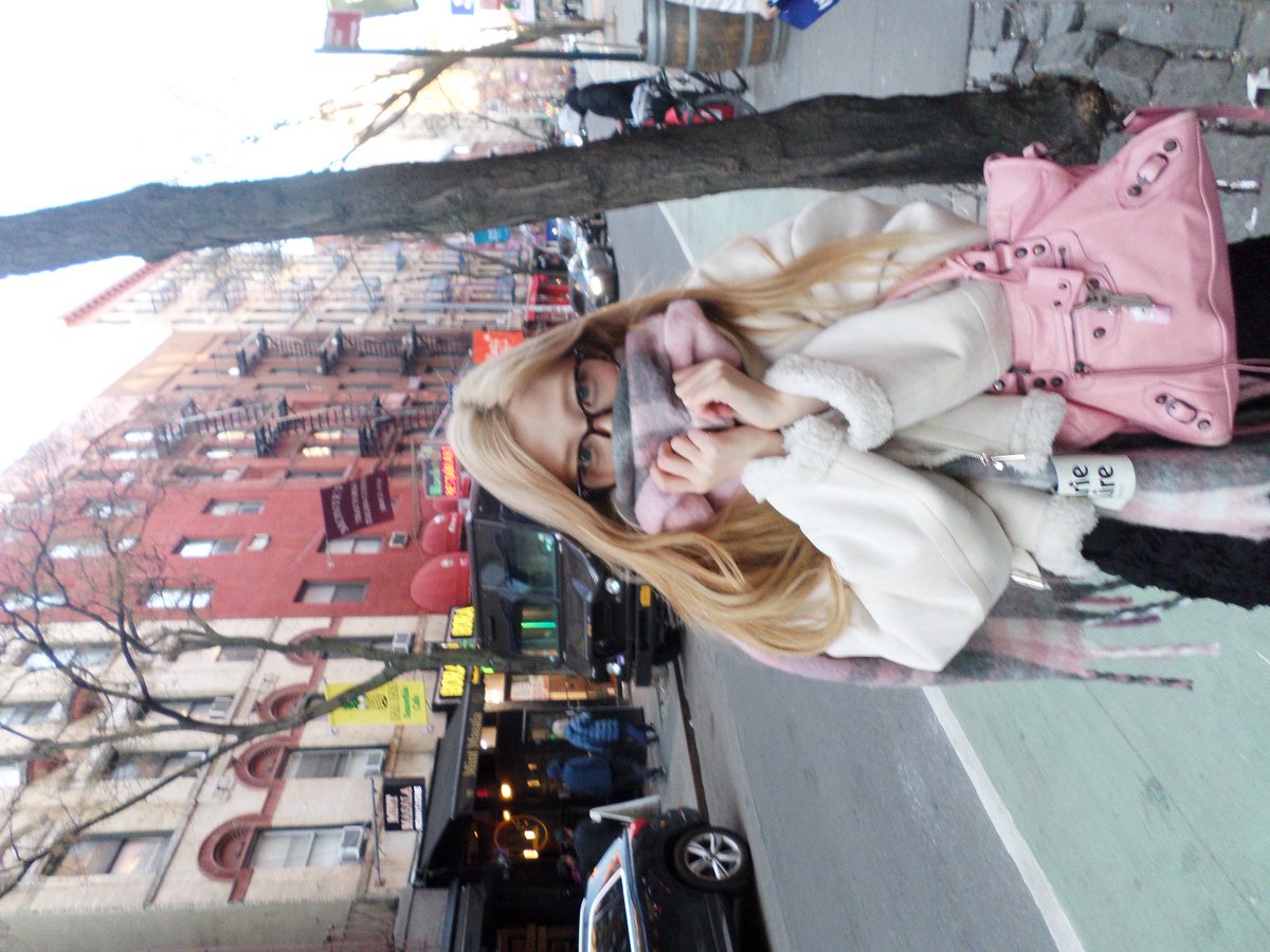 비니.. tweet media