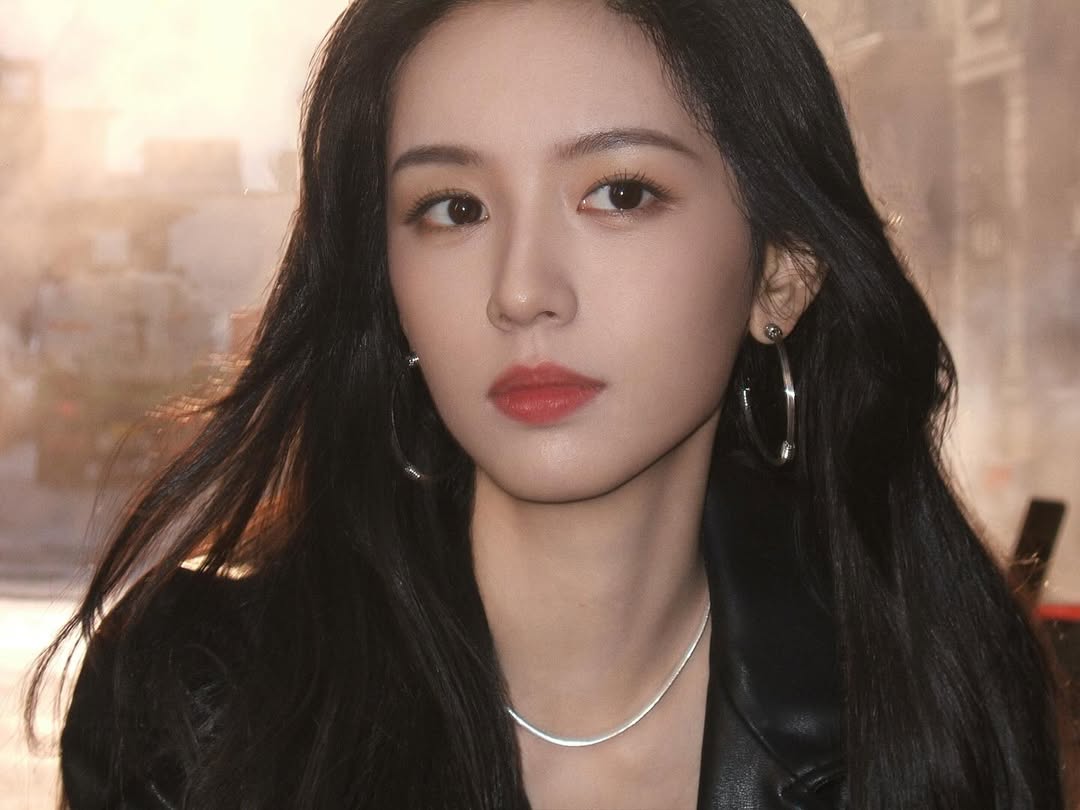 Yezi by the sea tweet media