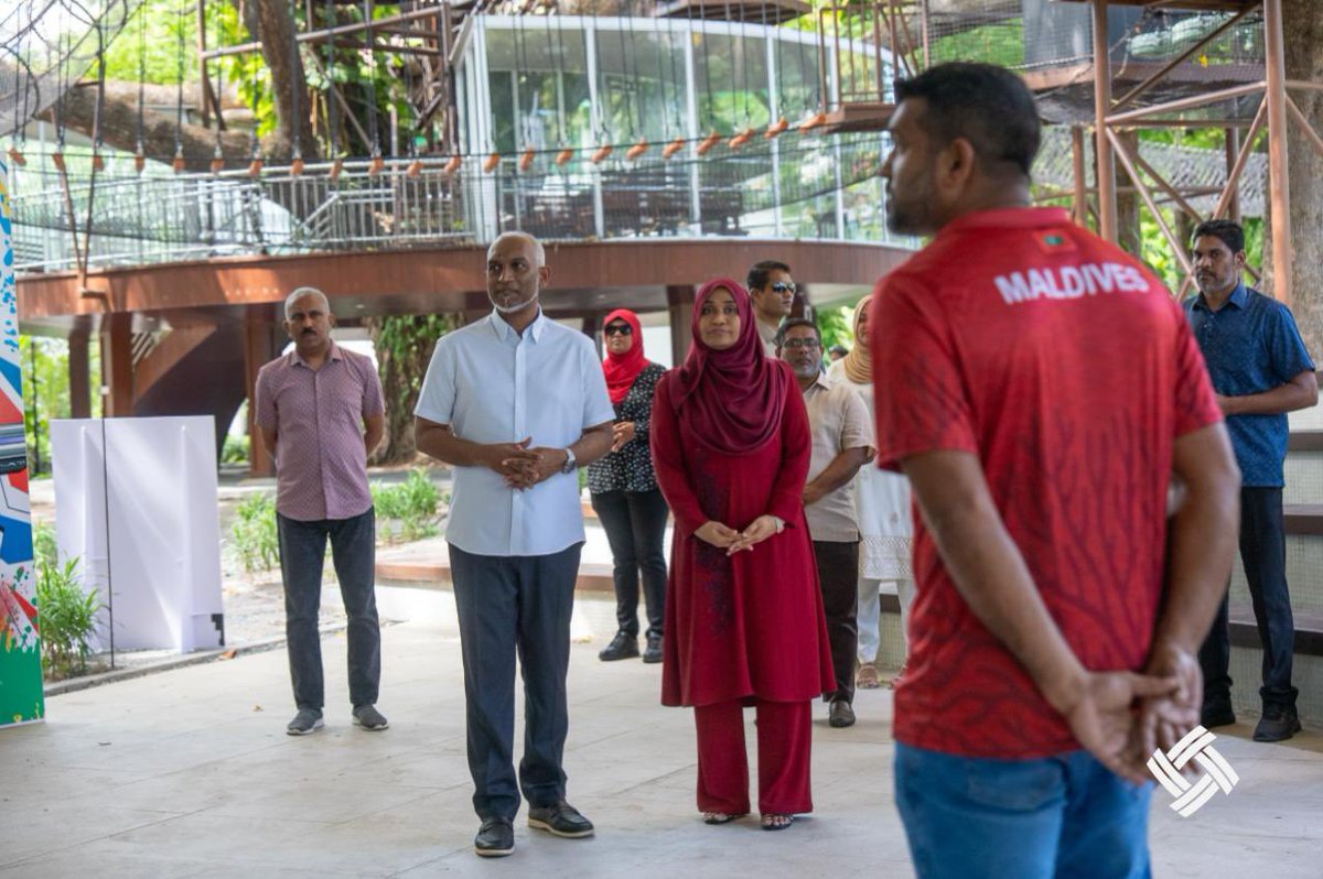 rdcmaldives's tweet photo. ސަލްޓަން ޕާކު މަރާމާތުކުރުމުގެ މަޝްރޫޢުގެ ފޭސް 1ގެ ނިމިފައިވާ މަސައްކަތްތައް ރައީސުލްޖުމްހޫރިއްޔާ ޑރ. މުޙައްމަދު މުޢިއްޒު ބައްލަވާލައްވައިފި އެވެ.

ރައީސުލްޖުމްހޫރިއްޔާގެ އަރިހުގައި މިނިސްޓަރ އޮފް ކޮންސްޓްރަކްޝަން ހައުސިންގ، އެންޑް އިންފްރާސްޓްރަކްޗަރ ޑރ. ޢަބްދުﷲ މުއްޠަލިބް، މިނިސްޓަރ އޮފް ޑިފެންސް މުޙައްމަދު ޣައްސާން މައުމޫން، ޗީފް އޮފް ޑިފެންސް ފޯސް މޭޖަރ ޖެނެރަލް އިބްރާހިމް ޙިލްމީ އަދި މި ކޯޕަރޭޝަންގެ މެނޭޖިންގ ޑިރެކްޓަރ އިބްރާހިމް ނަޡީމް ބައިވެރިވެވަޑައިގެންނެވިއެވެ.

#TeamRDC