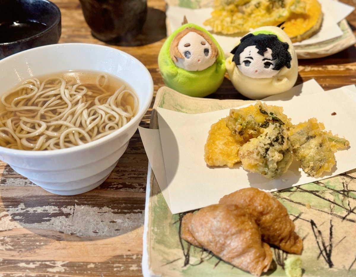 ykim_party's tweet photo. うっかり予約逃したせいで当日買いに行くことになりお出掛け疲れて寝込んでこんな時間になってしまった🥹バースデーグッズは無事全部買えました🎁お昼に美味しいお蕎麦も食べてきた！ https://t.co/dFzuq9dYls