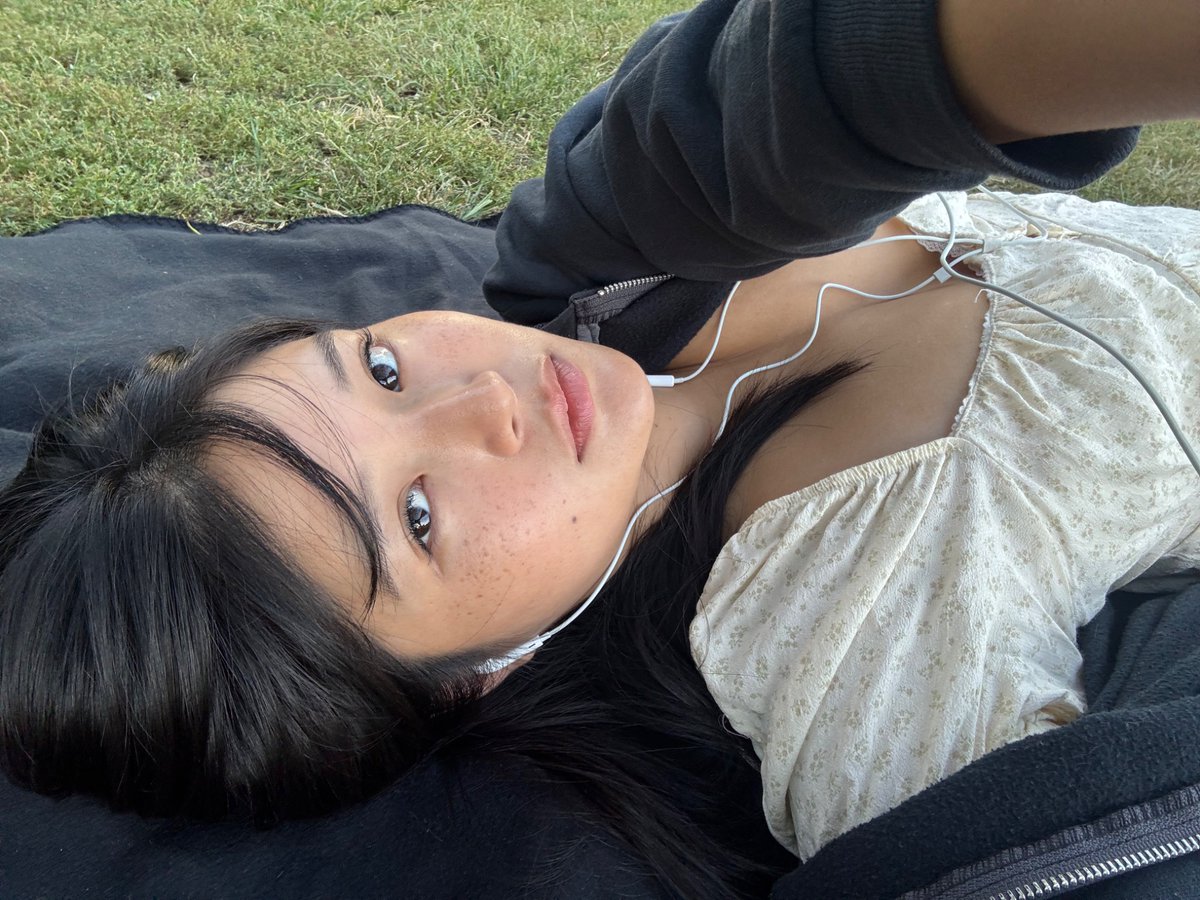 mobilesuitsam's tweet image. first day of spring 🥹