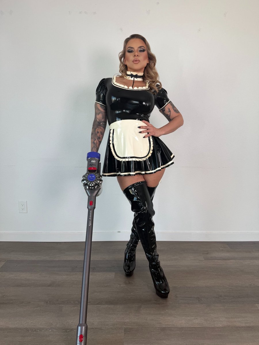 Motley Monroe tweet media