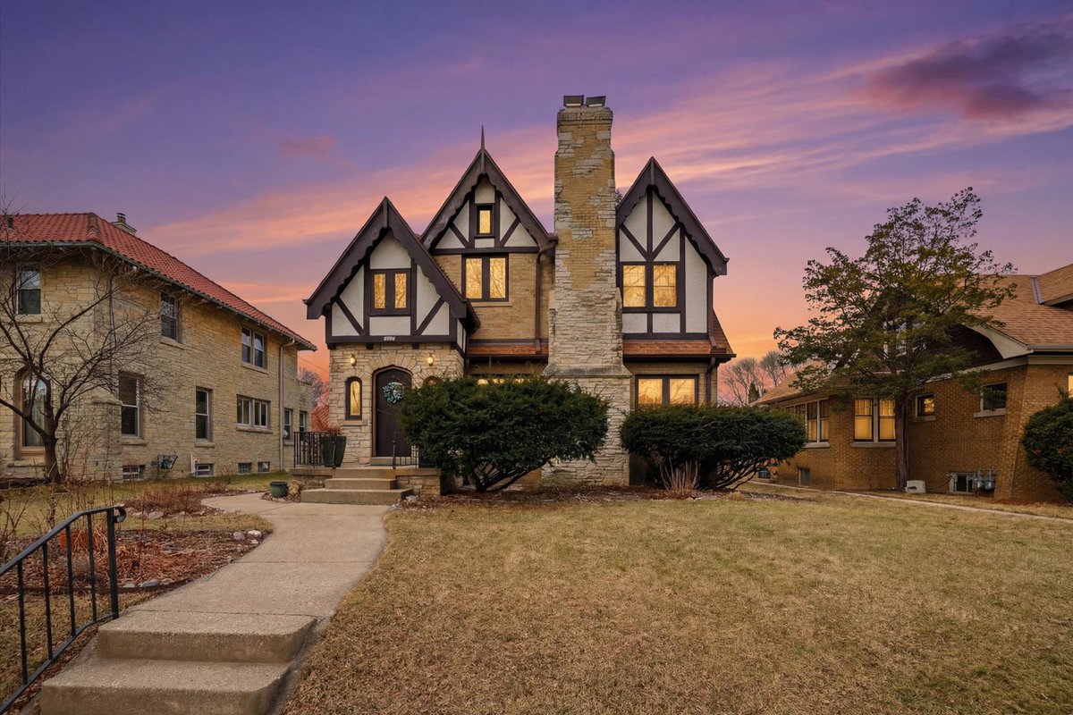 Zillow Gone Wild 🏡 tweet media