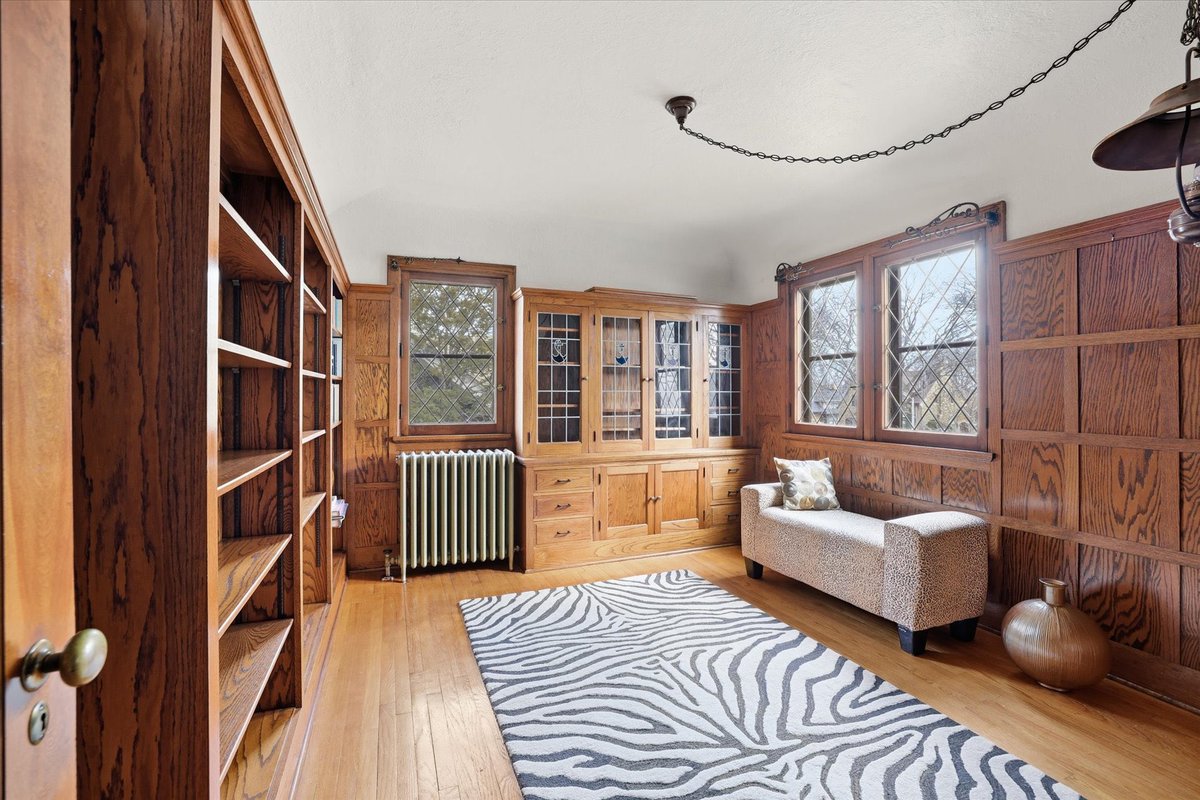 Zillow Gone Wild 🏡 tweet media