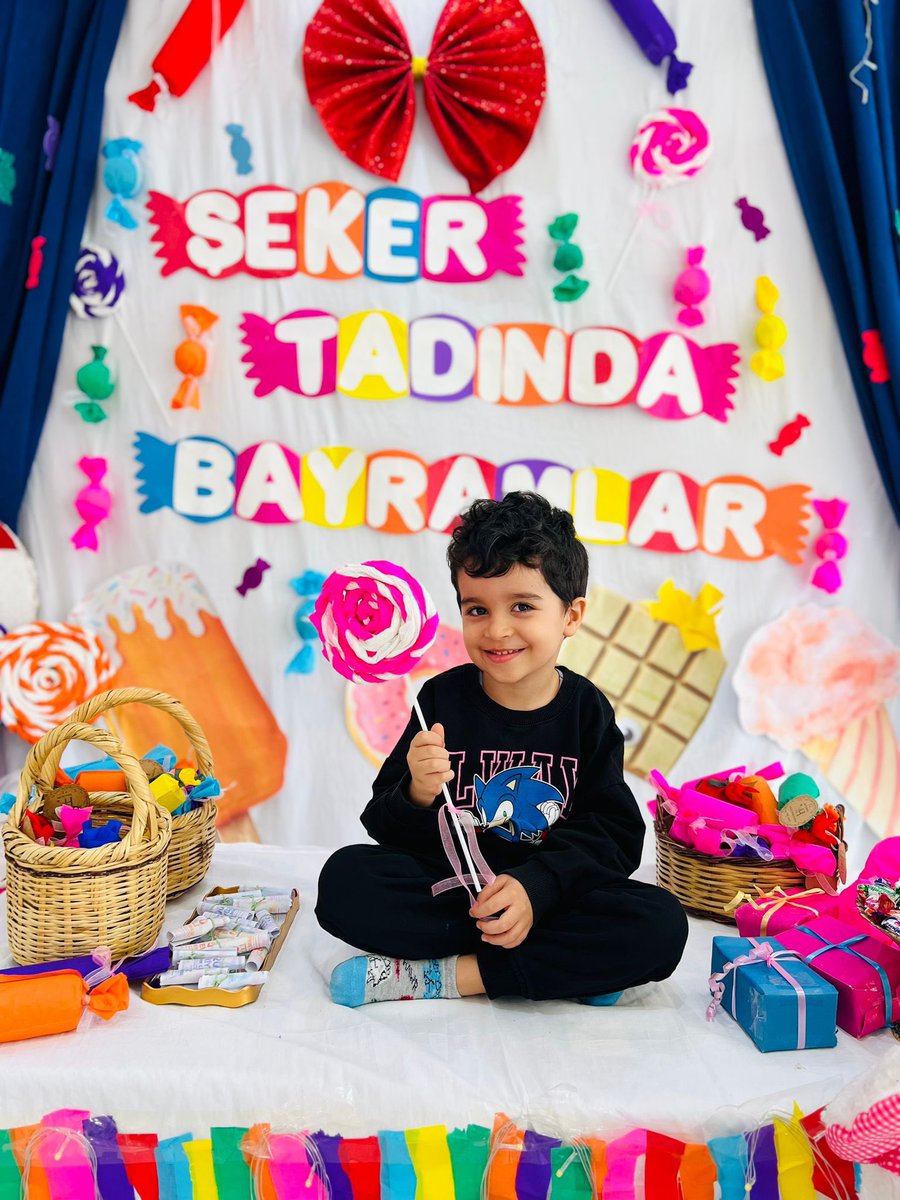 Elini öpeceğiniz anne&amp;babanız varsa, kucağınıza alacağınız evladınız varsa eve bayram gelir. Çokça #şükür 🙏 #Bayramlaşma