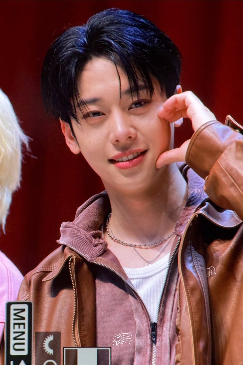 260320 #AB6IX #에이비식스 #김동현 #동현 #동현이의_가장_가까운
오늘도 짱 수고햇더요