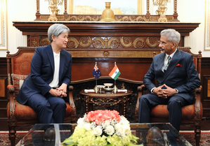 OrissaPOSTLive's tweet image. External Affairs Minister S. Jaishankar and Australian FM Penny Wong held a telephonic conversation discussing the West Asia conflict and Indo-Pacific issues.

#Jaishankar #PennyWong #IndiaAustralia #WestAsia #IndoPacific #Diplomacy #OrissaPOST

📲 Follow Orissa POST – Odisha’s