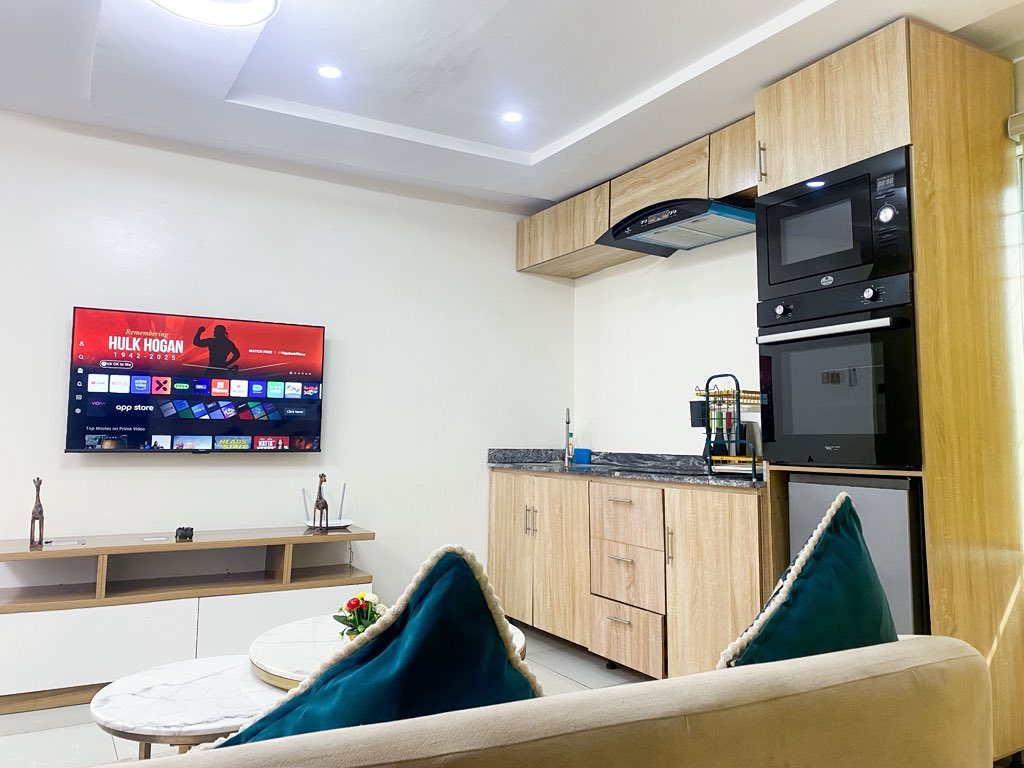 Realtor_NG's tweet image. Take a look at this 1 bedroom apartment 😍😍

Price: 110k/night  

📍Oladipo Bateye Road, Ikeja

For more enquiries or bookings, please send a DM or contact 08136905517, 08142690783, 08063122537. 

#Shortlets #shortletsinikeja #shortletsinlagos