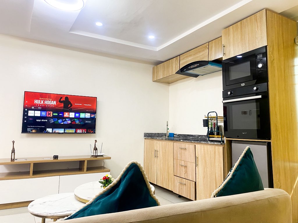 Realtor_NG's tweet image. Take a look at this 1 bedroom apartment 😍😍

Price: 110k/night  

📍Oladipo Bateye Road, Ikeja

For more enquiries or bookings, please send a DM or contact 08136905517, 08142690783, 08063122537. 

#Shortlets #shortletsinikeja #shortletsinlagos