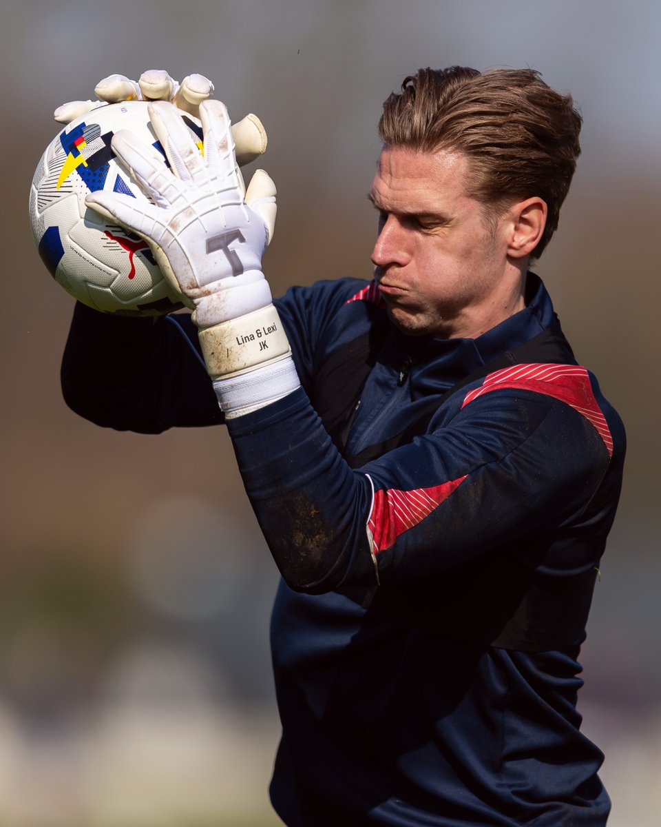 CAFCofficial's tweet photo. 🤝🧤

#cafc https://t.co/gRMWlUGpEP
