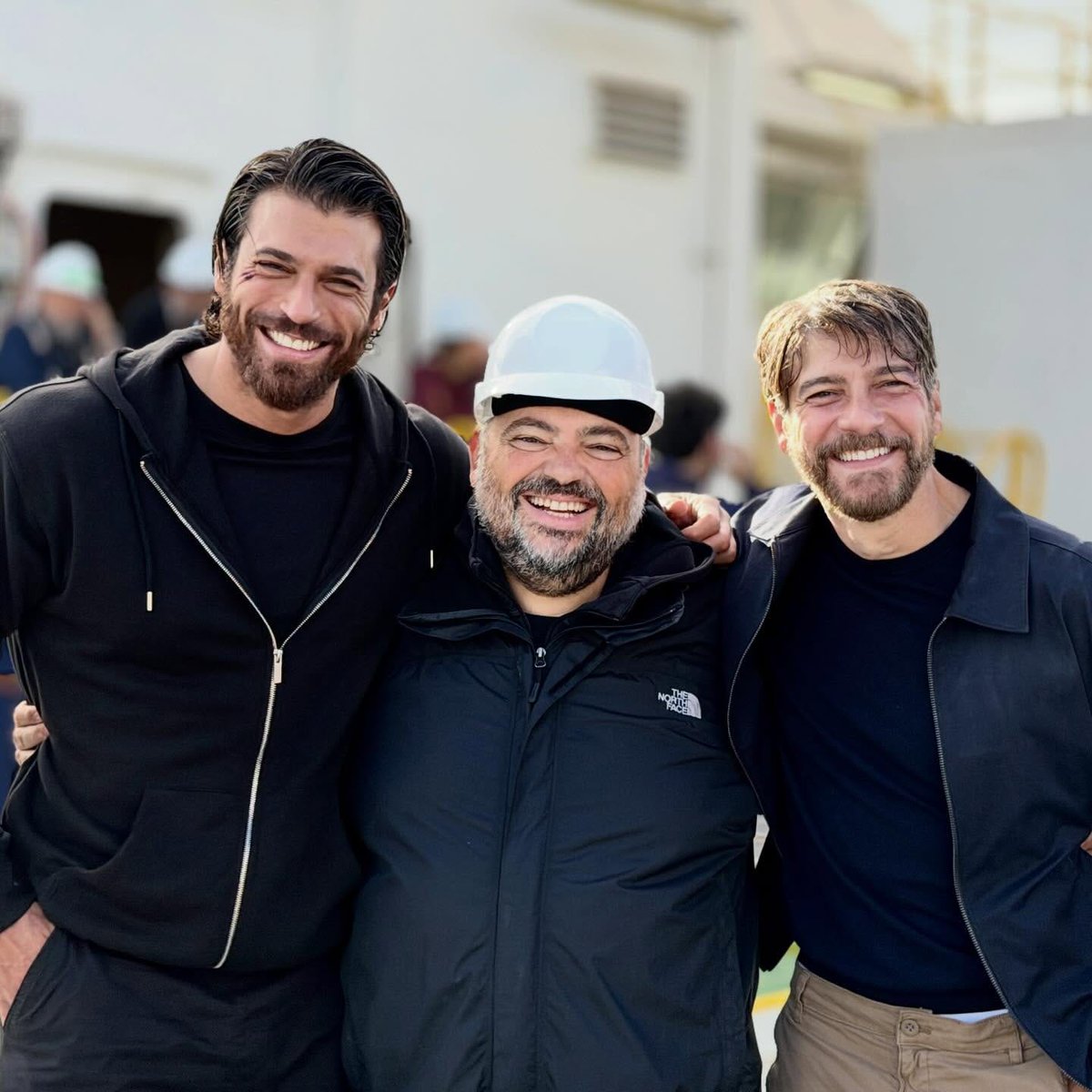 #Repost <a href="/albertoruizrojo/">alberto ruiz rojo</a>
Abbiamo finito di girare IL LABIRINTO DELLE FARFALLE!!!!

Sono felice e grato per questa avventura che è stata girare Il Labirinto delle Farfalle.