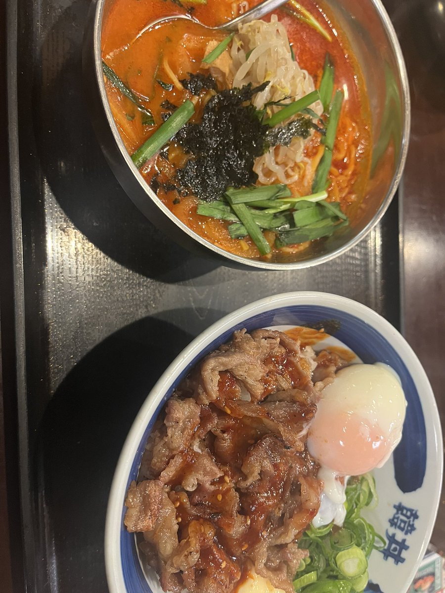 event21_ToDay's tweet photo. 京都に出勤して同期と後輩と韓丼食べてました。
韓丼って何やと思いながら連れて行ってもらい、焼肉みたいなやつ。と言われ、
焼肉みたいなやつってなんだ？と話してこれですね。
めちゃ美味かった。

#イベント21 #韓丼 https://t.co/vu6RNgPO7m